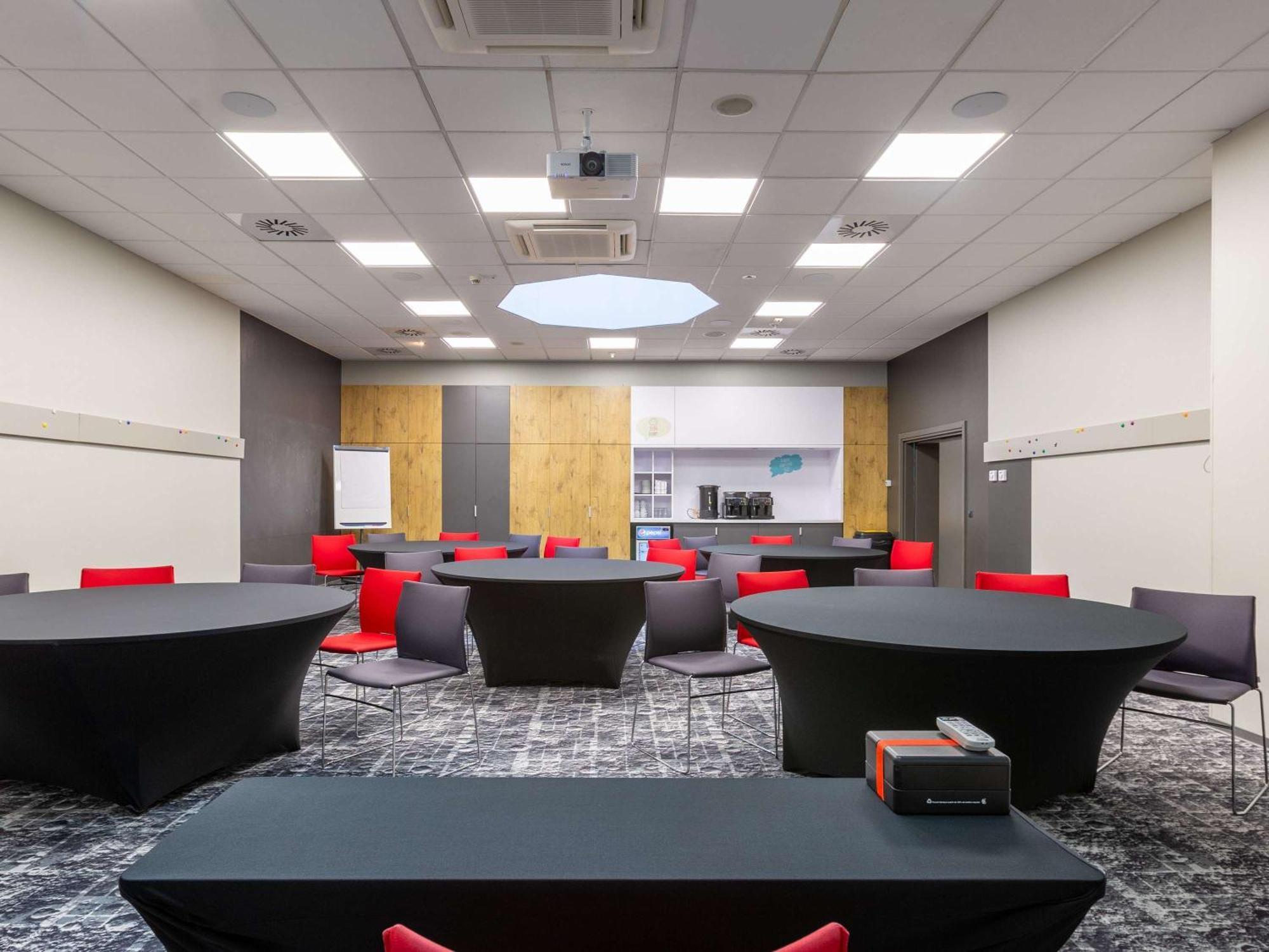 Ibis Centrum Hotell 2*